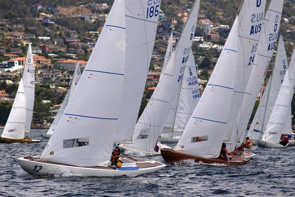 Tasmanian Hugh Wardrop’s Leander gets away cleanly from one of the oldest Dragons still racing, Wayne Wagg’s Mystere. - Prince Philip Cup © Jane Austin